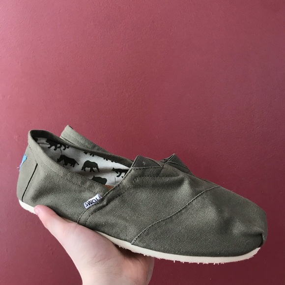Brand New without Tags Green Canvas TOMs - Picture 1 of 8